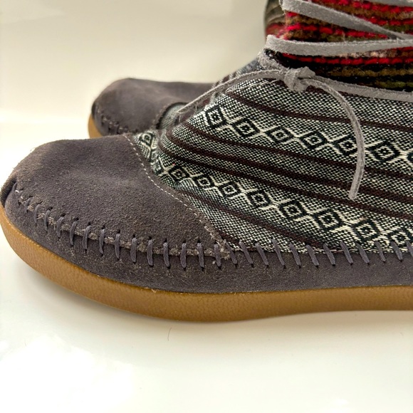 Toms Shoes - TOMS Boots Womens 7  Multicolor Leather Faux Fur Pull On Casual Excellent Cond.